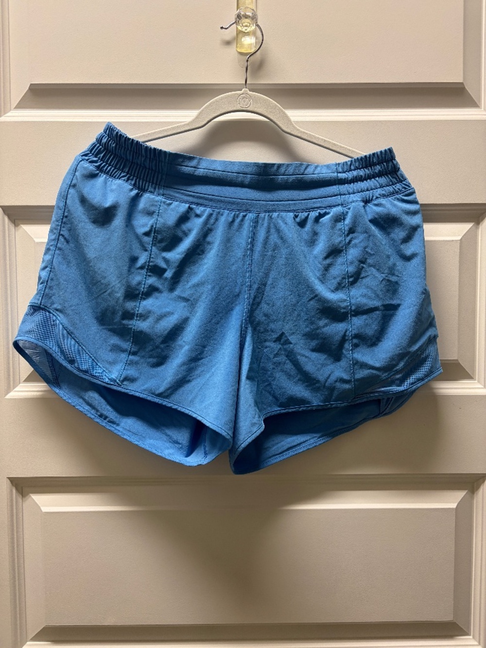 Lululemon Hotty Hot Low-Rise Lined Short 4" SZ 10
